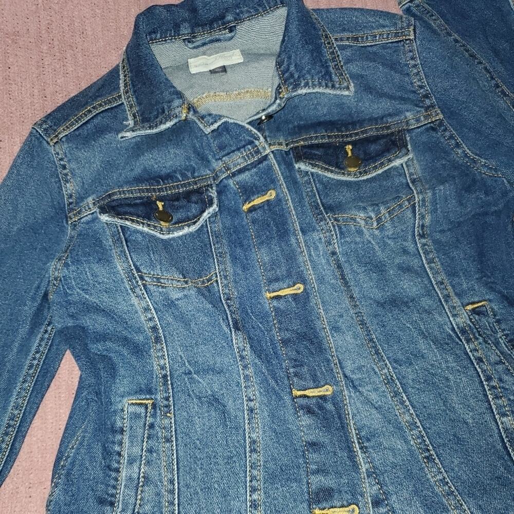Universal Thread medium-wash Denim Jacket - Picture 5 of 6